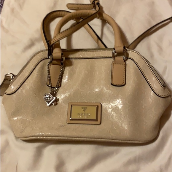 Guess purse really cute !! - Picture 3 of 7